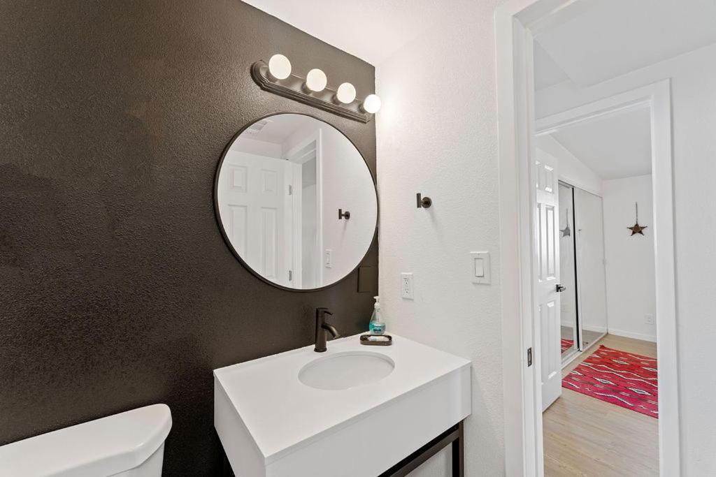 Cozy Stylish Home In The Heart Of Jt Village Joshua Tree Εξωτερικό φωτογραφία