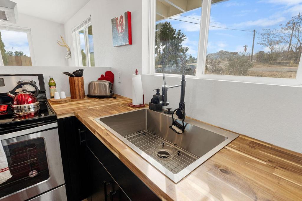 Cozy Stylish Home In The Heart Of Jt Village Joshua Tree Εξωτερικό φωτογραφία