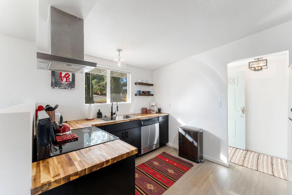 Cozy Stylish Home In The Heart Of Jt Village Joshua Tree Εξωτερικό φωτογραφία