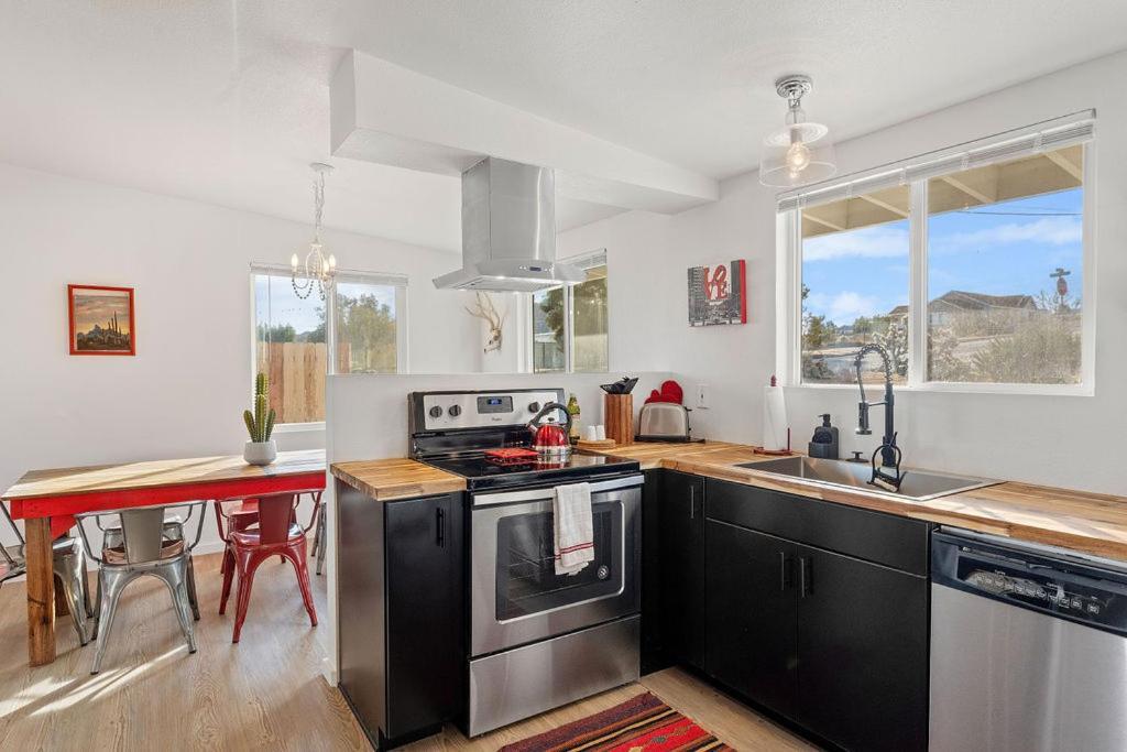 Cozy Stylish Home In The Heart Of Jt Village Joshua Tree Εξωτερικό φωτογραφία